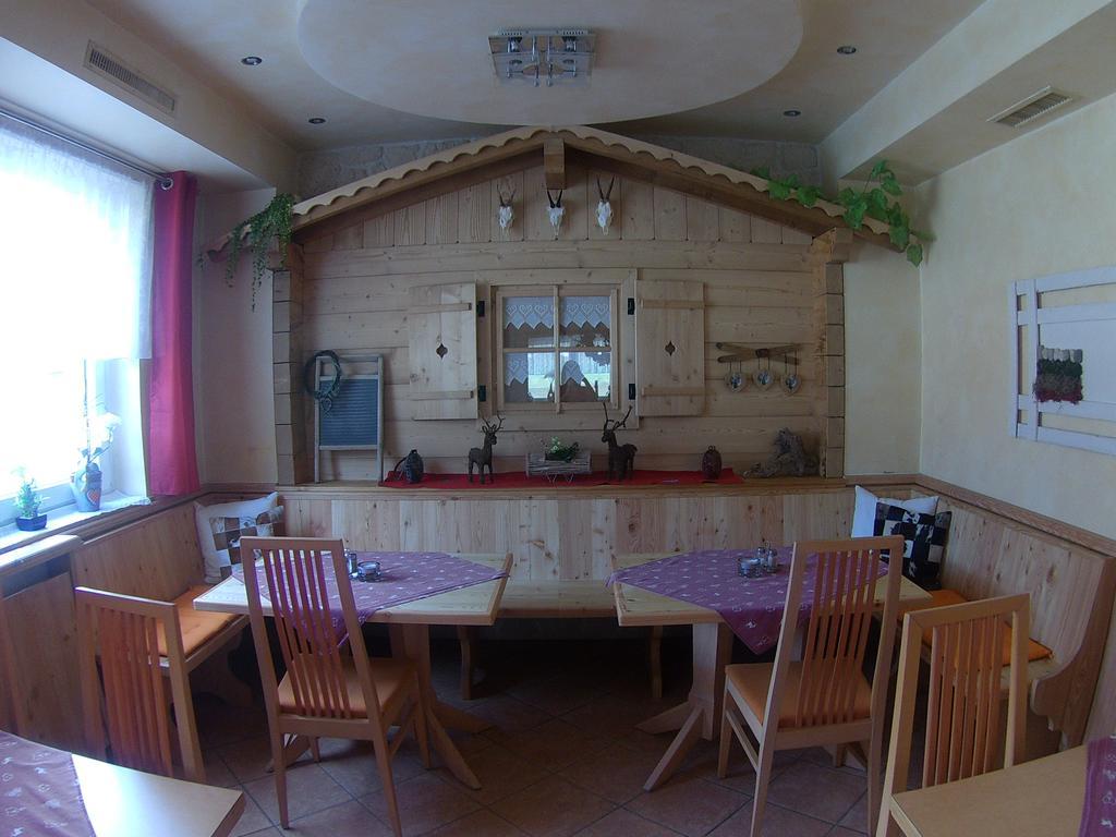 Pension Alpenblick Schattwald Exterior photo